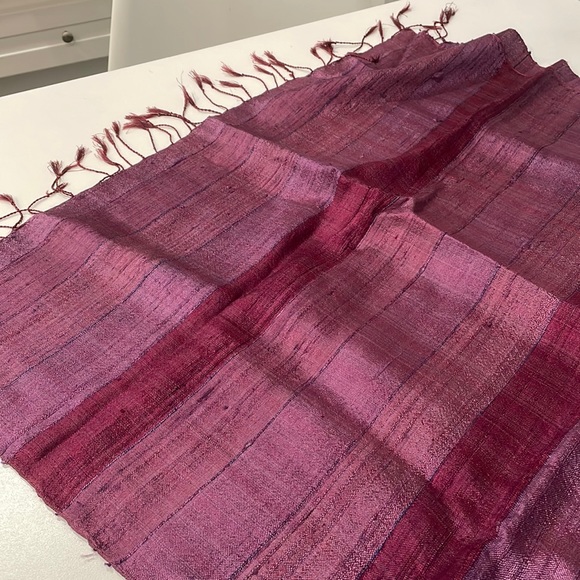 Vintage Silk Shantung Scarf. NWOT. - Picture 4 of 4